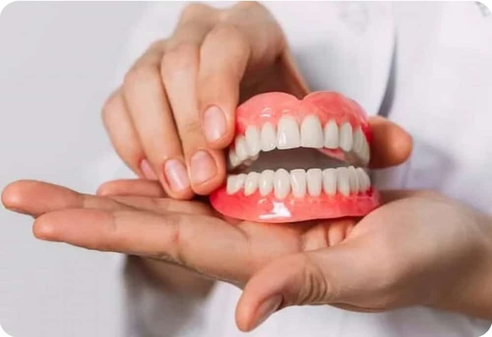 Teeth Implants method using artificial teeth 0001