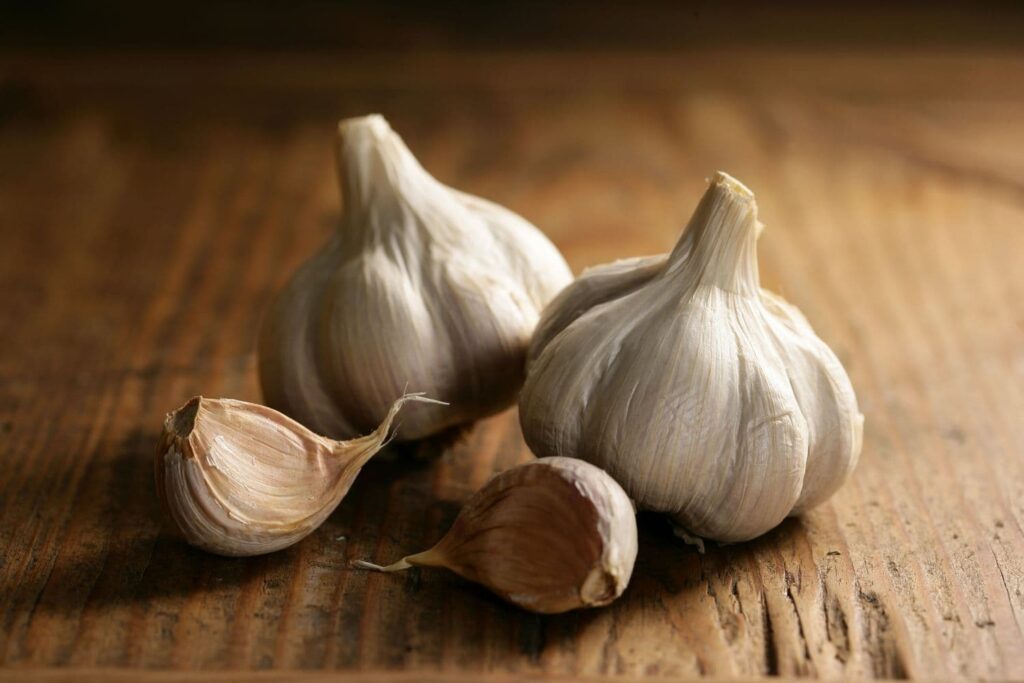 Garlic for dandruff