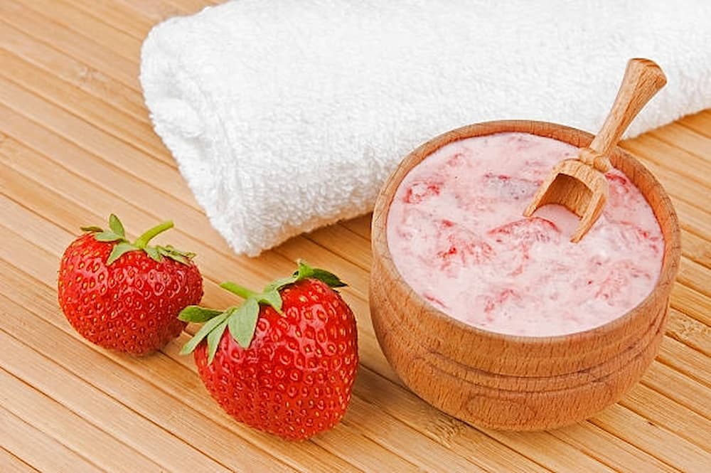  yogurt and strawberry skin cleanser